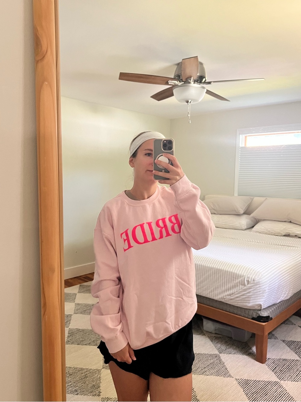 Gildan Light Pink Crewneck Sweatshirt